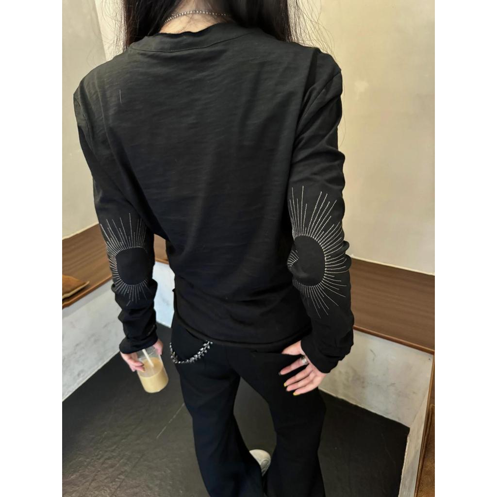 2026แฟชั่น2026อินเทรนด์อเมริกันสีดําแขนยาวเสื้อยืดผู้หญิง2025การออกแบบฤดูใบไม้ร่วงความรู้สึกกระดุมแถวเดียวSlim-Fit Slimmerดูครึ่งเปิดปกด้านบนCOD 1OVH - รูปที่ 2