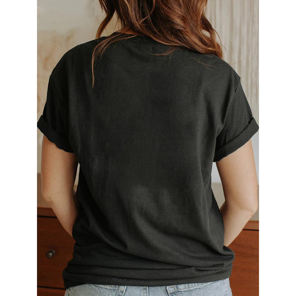 เสื้อยืดผู้หญิง ลายดอกทานตะวันและผีเสื้อ แขนสั้น คอกลม สีดำ thumbnail 7