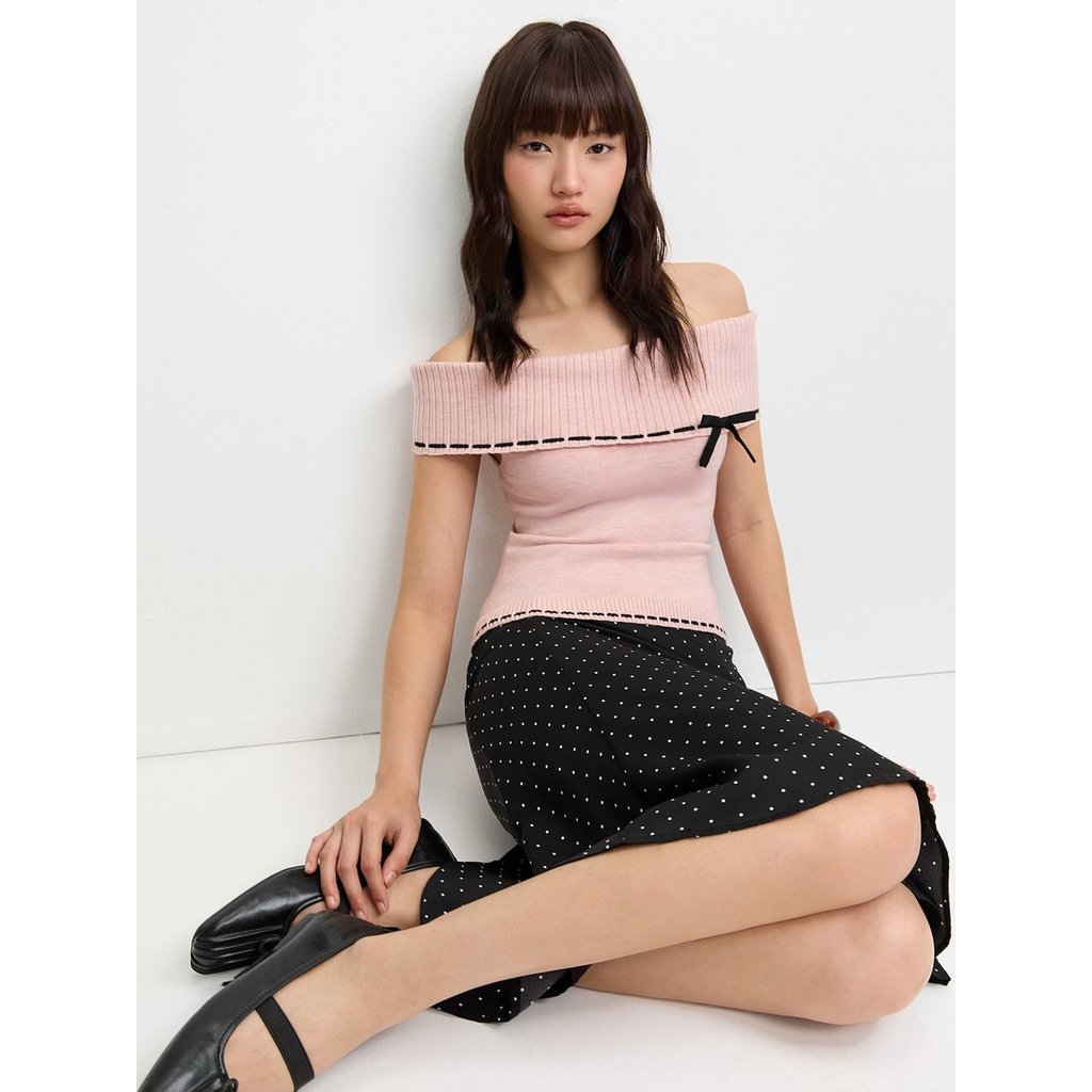 [Pomelo] เสื้อไหมพรมเปิดไหล่แต่งขอบโบว์ / Tie-Front Off