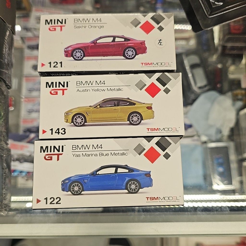 มินิจีที เบอร์ 1/64 BMW M4 F82 สีแดง No. 121 กล่องที่ยังไม่ได้เปิดใหม่เอี่ยม เลือนหายไปเล็กน้อย 309 