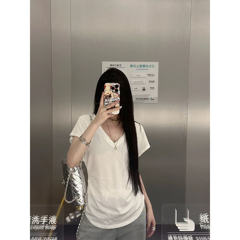 <Moses Queen> เสื้อยืดแขนสั้นคอวีสีขาวเทา ดีไซน์เรียบง่าย ช่วยให้ดูผอมเพรียว เหมาะสำหรับฤดูใบไม้ร่วง