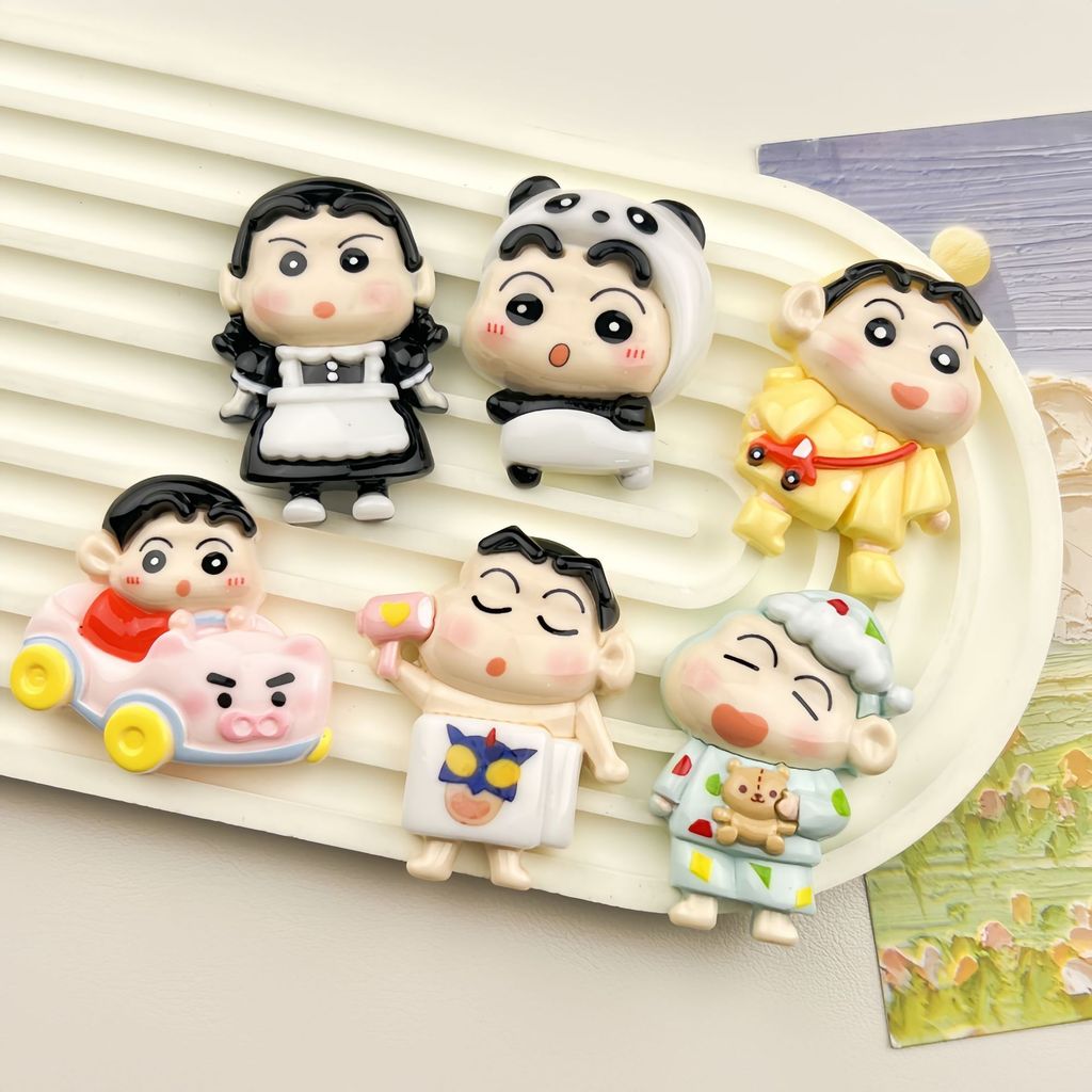 การ์ตูนการ์ตูนการ์ดใหญ่ Shin-Chan Creative Cross-Dressing อุปกรณ์เรซิน diy Handmade ตู้เย็นสติกเกอร์คลิปผมรองเท้าหัวเข็มขัดพวงกุญแจวัสดุ