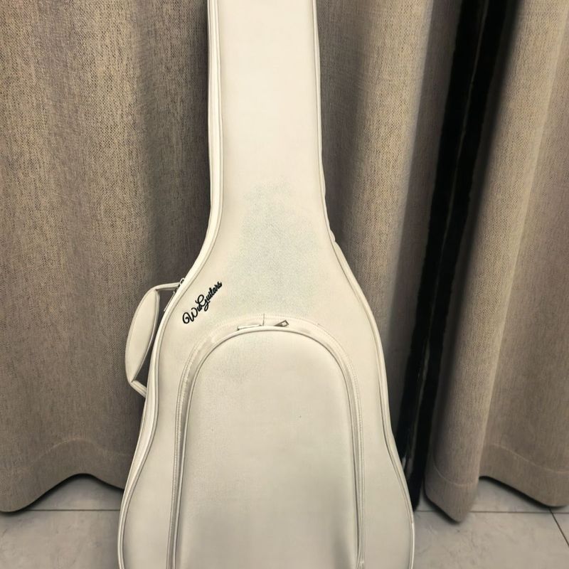 Luoyang City Xigong District Youhe Department Store (ครัวเรือนธุรกิจส่วนบุคคล) wuguitar Milk White P