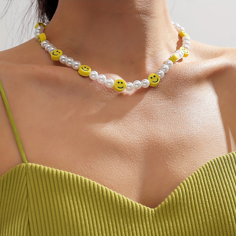 [Bo Ye] สร้อยคอสั้นมุกลูกปัด สไตล์เกาหลีและY2K สีเหลืองสดใส สำหรับผู้หญิง ใส่แล้วน่ารัก แมตช์ได้ทุกล