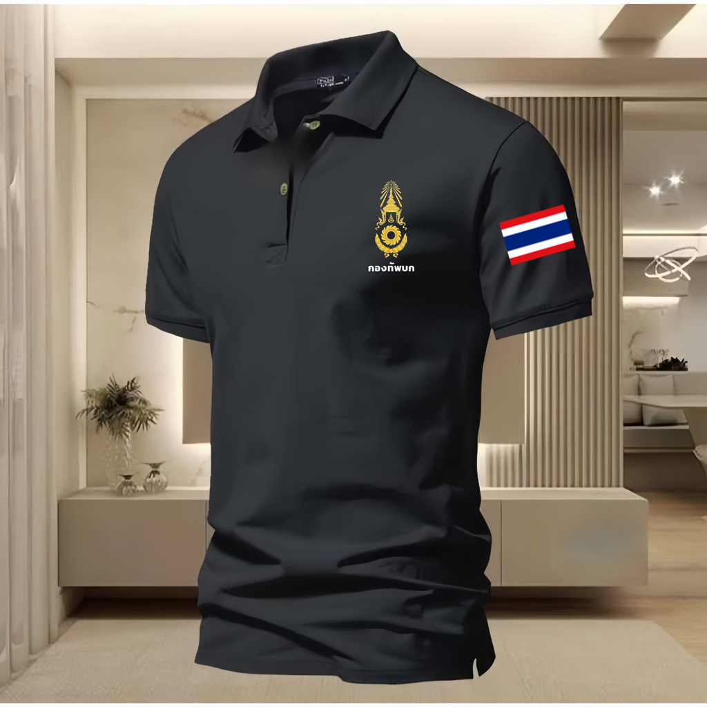 2026 เสื้อโปโลใหม่ พิมพ์ลายจากกองพลทหารราบที่ 1 กองทัพบกไทย ทำจากผ้าฝ้ายแท้ 100% ระบายอากาศได้ดี ใส่ได้ทั้งชายและหญิง
