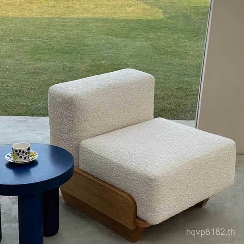 ตําแหน่งโซฟาที่ทันสมัยที่เรียบง่ายไม้อุจจาระคู่นอร์ดิกขี้ผึ้งสีขาวเลื่อนคลับโซฟาสามคนห้องนั่งเล่นโรง