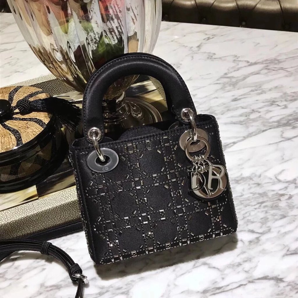 Treasure of Town Store!!!Dior The Rightest Version ในทั้งตลาด~กระเป๋าเพชรร้อนผ้าสามพับ
เพชรไหม รับปร