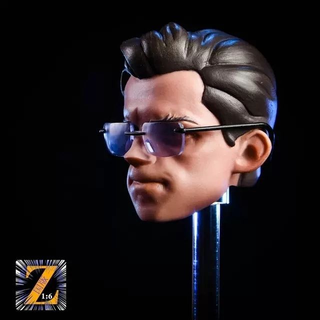 1: 6 การ์ตูนรุ่นอะนิเมะ Little Spider Peter Parker Iron Man Tony Head Sculpture Z Country Version