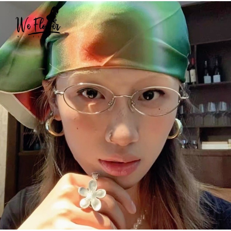 แว่นตารูปไข่สำหรับผู้หญิง แบบเกาหลี โลหะเงิน กรอบแว่นตาแฟชั่น เลนส์ใส เหมาะสำหรับการสวมใส่วันหยุดและนอกบ้าน