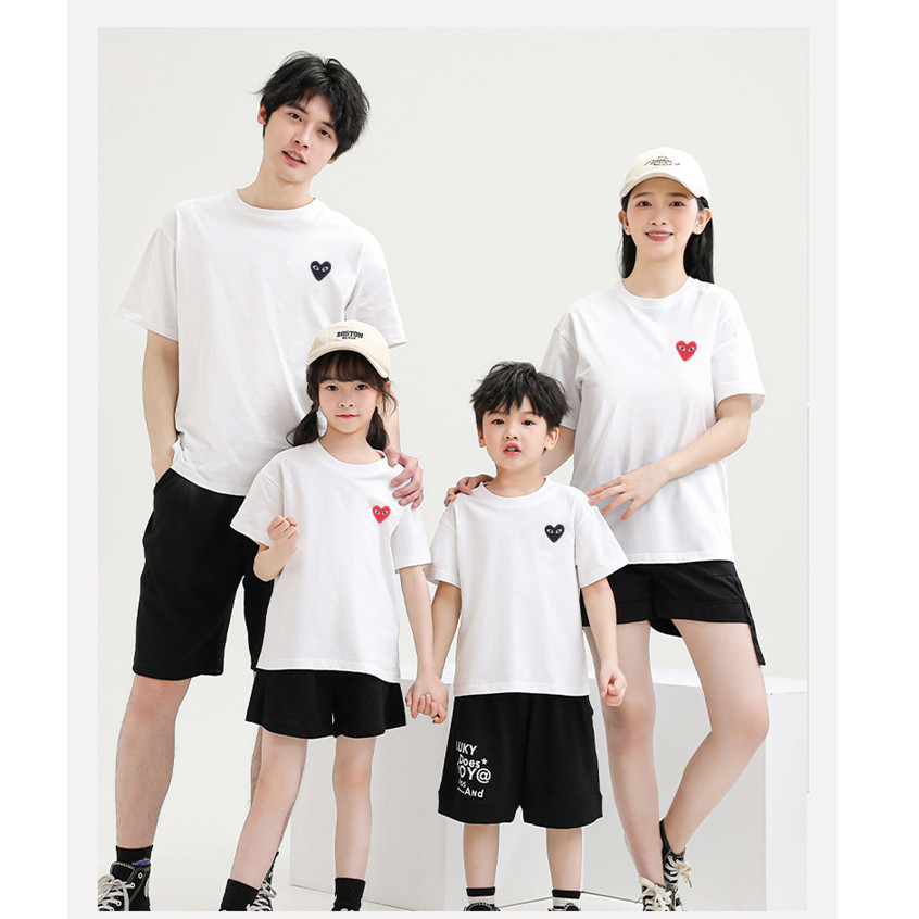🔥พร้อมส่ง&COD🔥เสื้อผ้าพ่อแม่ลูก Heart-shapedการพิมพ์กราฟิก ชุดครอบครัวแขนสั้นผ้าฝ้าย
