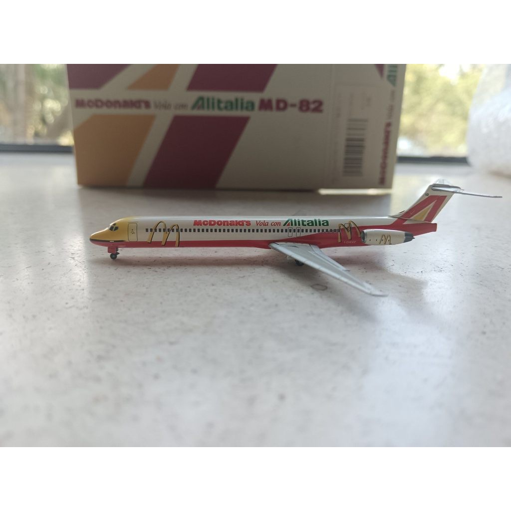 DW400 Yihang McDonalds MD82 นี่คือจิตรกร McDonalds Classic Unfortunate ภายใต้ชุดของเครื่องมีคะแนนหลั