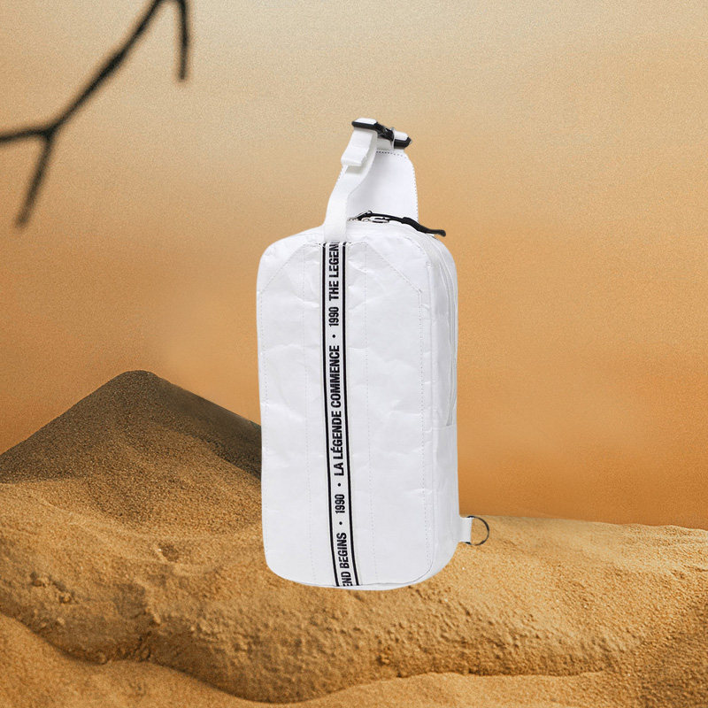 กระเป๋า age free กระเป๋าข้าง หลี่หนิงของแท้รุ่นใหม่คอลเลกชันเดียวกับบนแคทวอล์กกระเป๋าสะพายข้างแนวสปอ