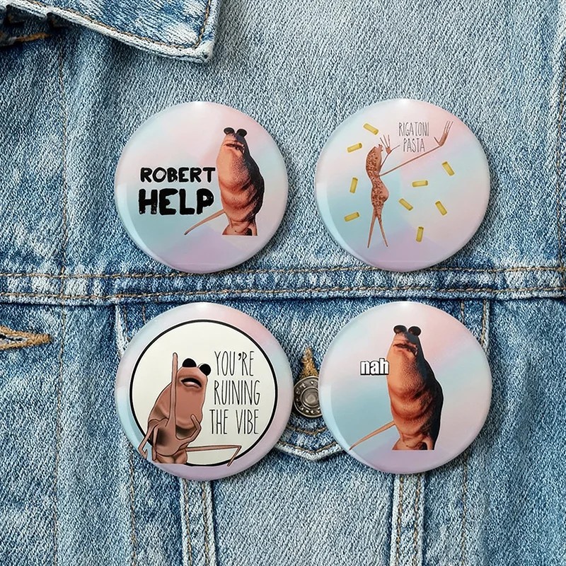 Lapel Pin Marcus the Worm VRChat Robert badge ตลก memes ตกแต่งกระเป๋าเป้สะพายหลัง, กระเป๋า, เครื่องป