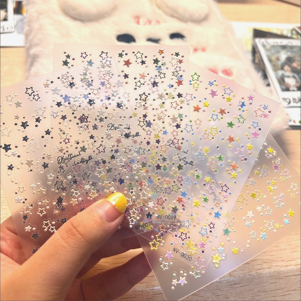 สติ๊กเกอร์เล็บดาวสีสันสดใส Mini Nail Art สติ๊กเกอร์ตกแต่ง DIY สติ๊กเกอร์ติดเล็บแบบมีกาวในตัว ราคา ถูกที่สุด ดีลบีเคเค แกลเลอรีภาพที่ 3