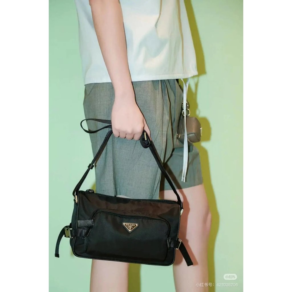 Prada Recycled Nylon Messenger Bag กระเป๋าสะพายข้างลําลองผู้ชาย