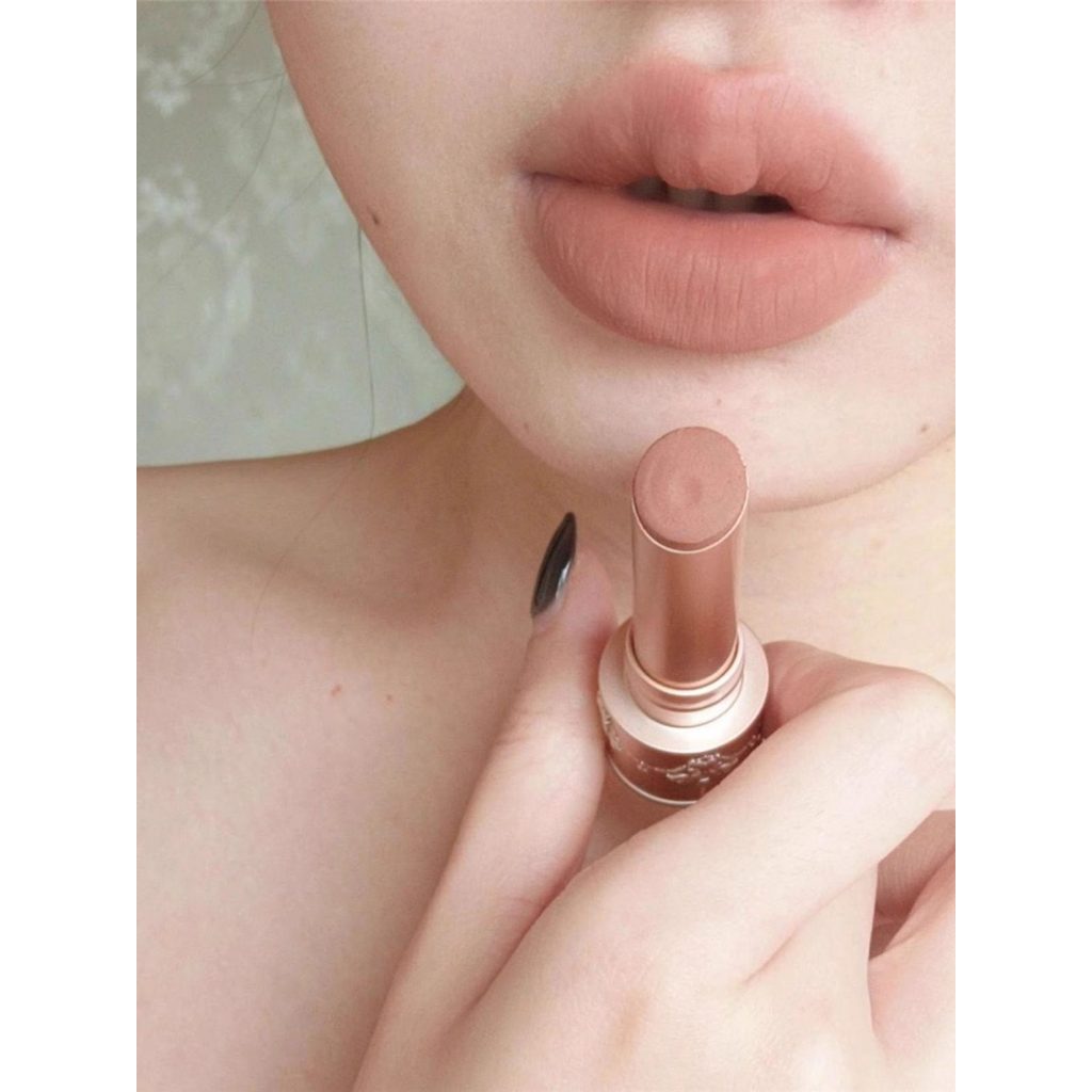 ใหม่ Low Saturated Nude Color Series ~ ลิปสติกลิปสติกหญิง Non-Fade Non-Stick Cup ร้านเรือธงอย่างเป็น