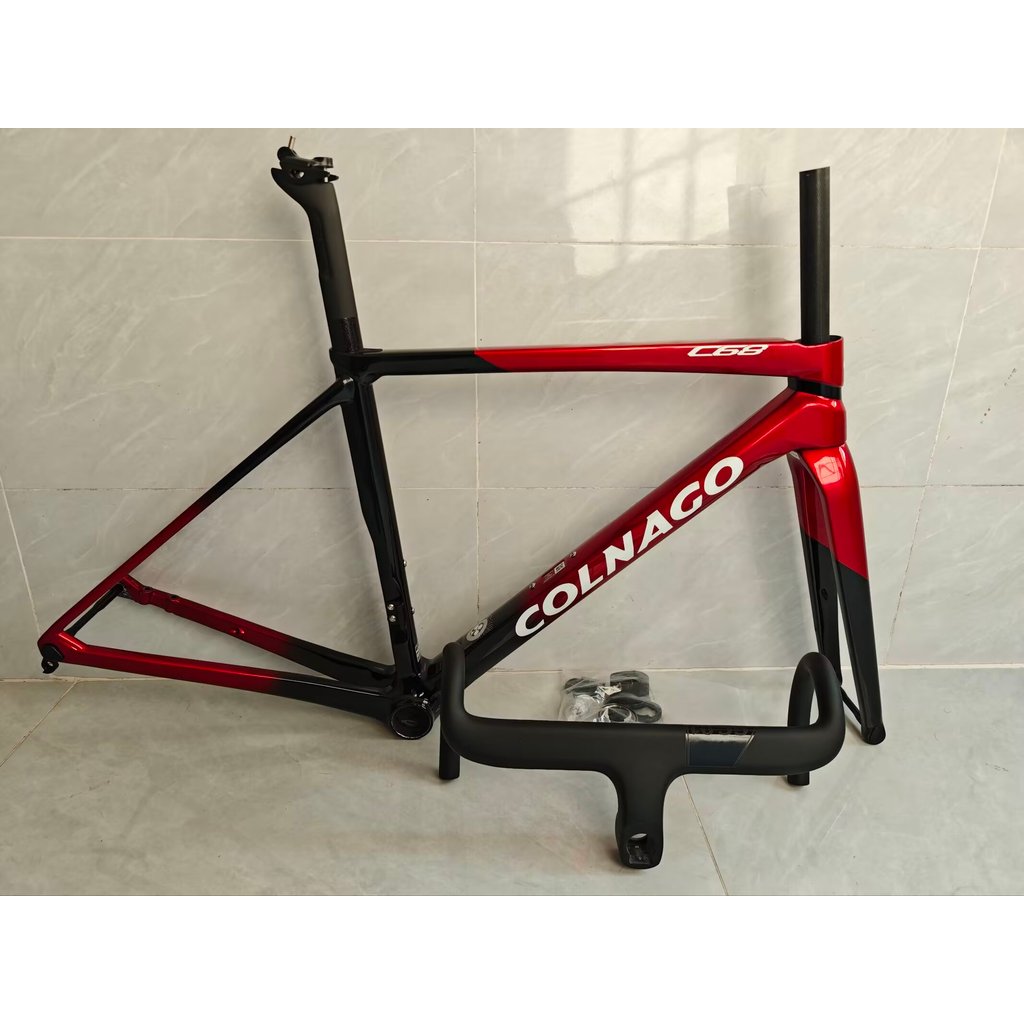 กรอบจักรยานเสือหมอบ COLNAGO C68 ทำจากคาร์บอนไฟเบอร์ T1000 เหมาะสำหรับการขับขี่บนถนนและมีแสงสะท้อนเพื