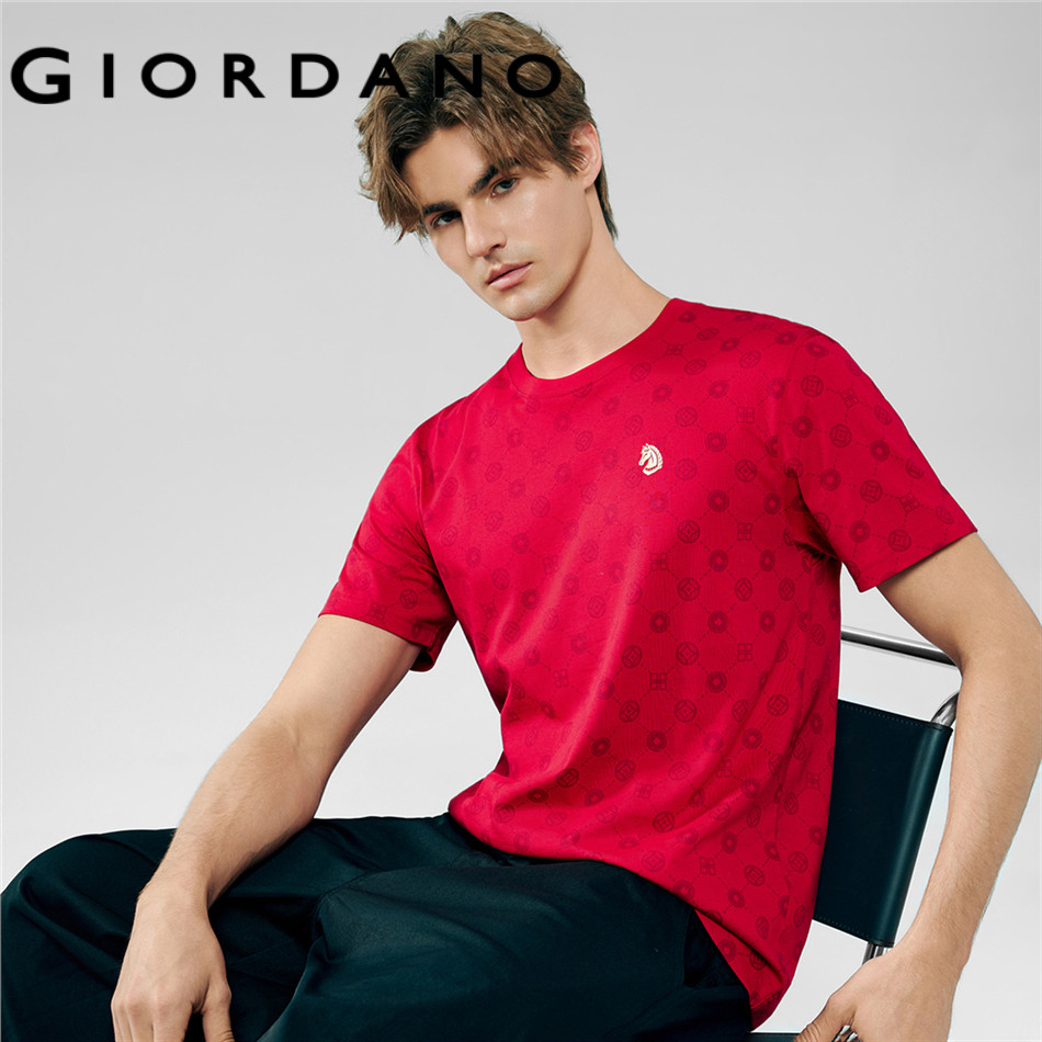 GIORDANO เสื้อยืดแขนสั้นผู้ชาย Men's Slim Allover Printed Tee (CNY 2026) 01096243