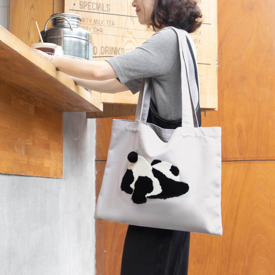 【ลด 20% กดติดตามรับโค้ด】tbh Panda PomPom กระเป๋าถือ ถุงผ้าน่ารักๆ ถุงผ้าใบไม้ ฝ้าย100% ปักมิ้ว สตรี ปริมาณมาก ของขวัญ