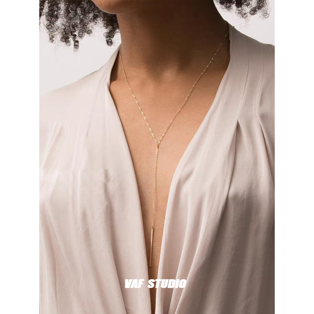 VAF แถบแนวตั้งสร้อยคอรูปตัว Y IPG18K Gold-Plated เหล็กไทเทเนียมหรูหรา Niche แฟชั่นการออกแบบโซ่ยาว