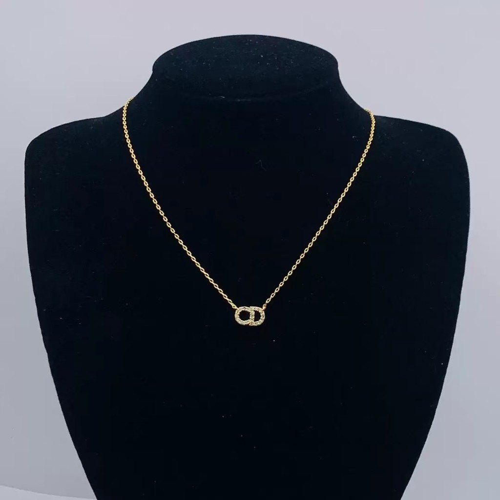สร้อยคอไทเทเนียมเหล็กชุบ 18K ทองแท้ Micro-Inlaid Zircon จี้ตัวอักษร Clavicle Chain เครื่องประดับสุภาพสตรี