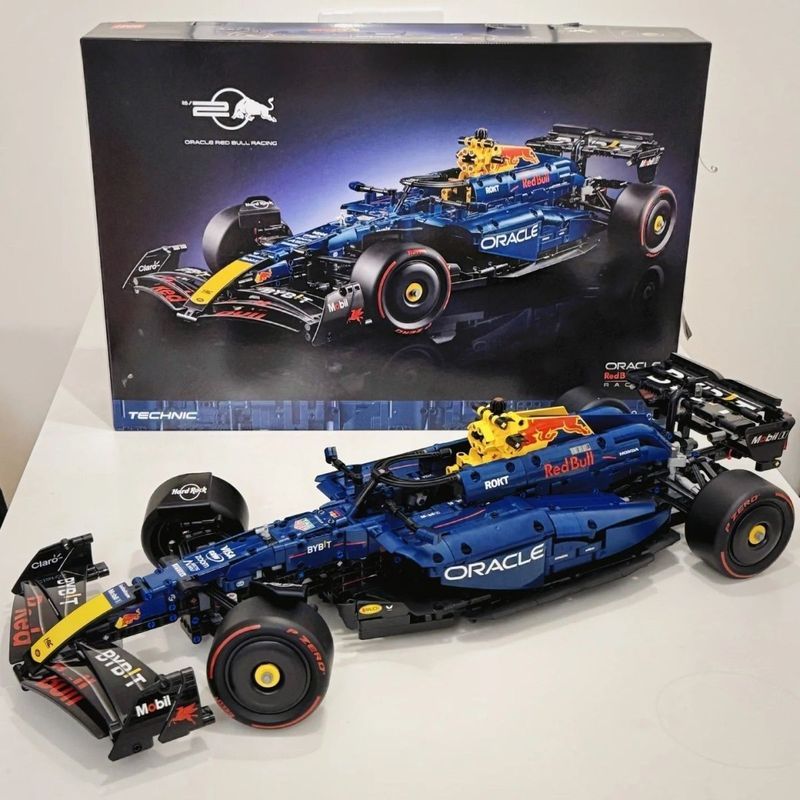 Mechanical Group Red Bull F1 Ferrari SF-24 Formula Car Children Assembled Building Block Toys
