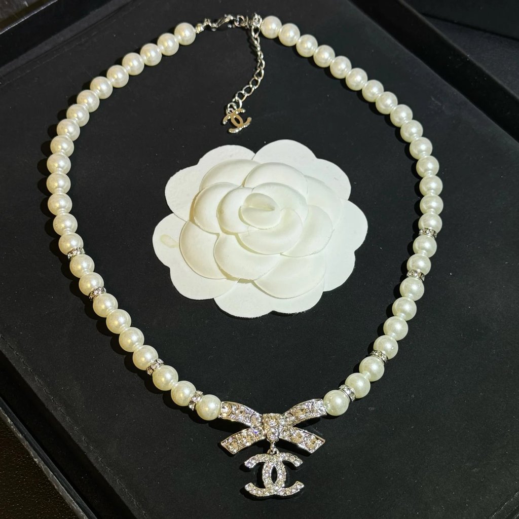 สร้อยคอมุกและคริสตัลเงิน แบบคล้องบัว สไตล์เซเลบริตี้ ความยาว 416 cm