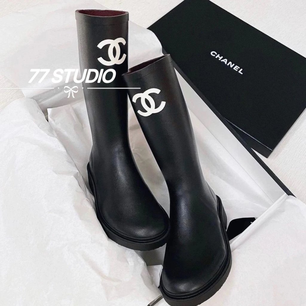 รองเท้ากันฝนแบบไร้รอยต่อ ออกแบบใหม่ในสไตล์ Yang Mi