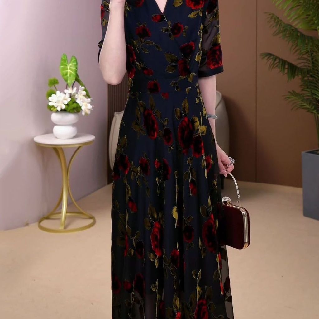 บรรยากาศ 2025fashion Super Thin ข้อเท้าสไตล์ใหม่อารมณ์ชุดเอวกระโปรงยาว High-End High-End ฤดูร้อน Bur