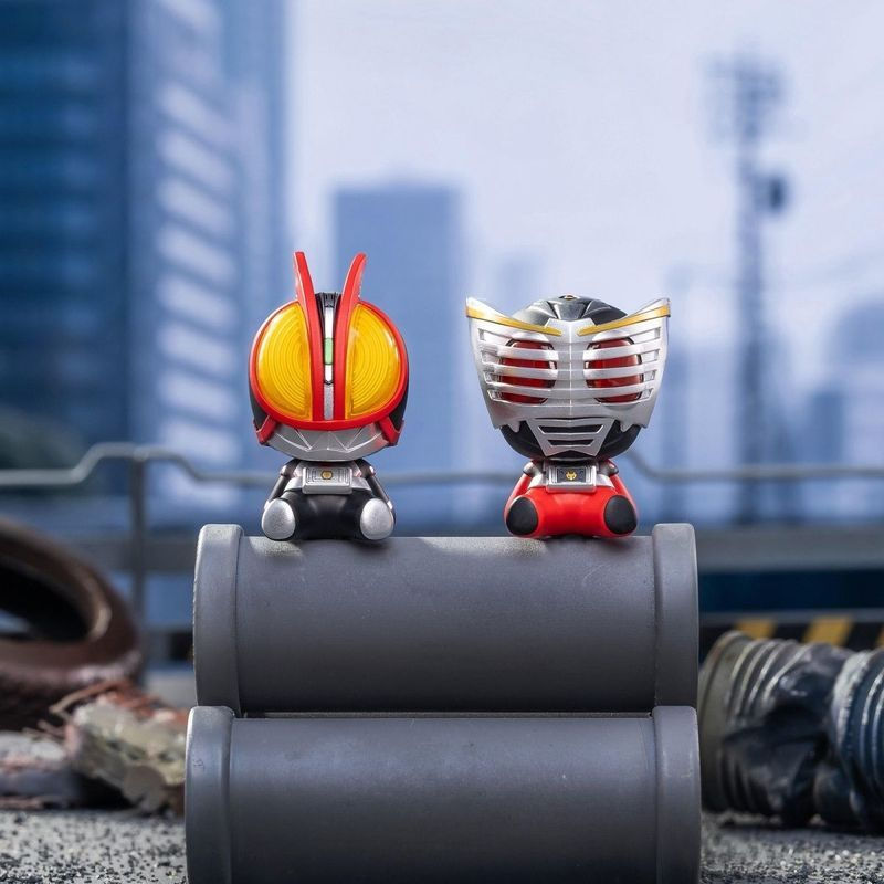 POPMART Kamen Rider รุ่น Q Super Mini Chess Piece รูปสํานักงานตุ๊กตา Mystery กล่องสามมิติตู้เย็นสติกเกอร์ตกแต่งของขวัญแลกเปลี่ยน - รูปที่ 3