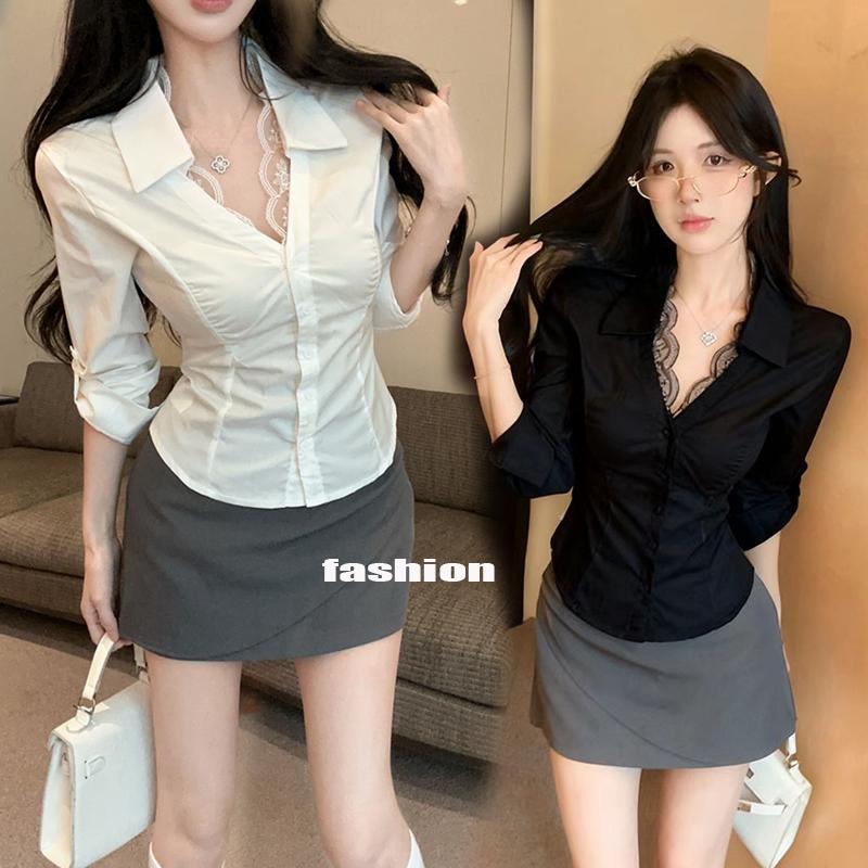 Dahong 💖 สลิมฟิตแขนยาวสีขาวย่นแคบเอว แบบเข้ารูป  เสื้อเชิ้ตเท็นเซลสำหรับผู้หญิง ดีไซน์คอวีและขอบกระฟี้อยู่ที่เอว  99336