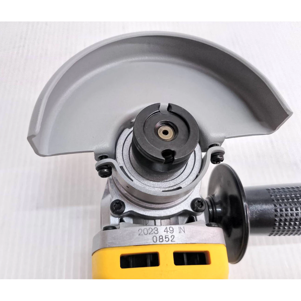 DEWALT เครื่องเจียร 4 นิ้ว 750 วัตต์ รุ่น DWE750S-B1 thumbnail 4