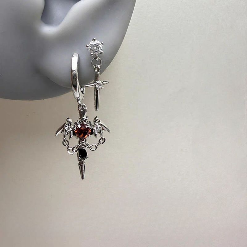 暗黑甜酷风翅膀链条锆石耳环情侣款耳扣红色锆石耳骨钉十字架耳饰1.30Dark Sweet Cool Style W Chain Zircon Earrs Couple Style Ear Cuffs 