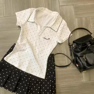 เสื้อโปโลสีขาวปักลายจุด ดีไซน์ไหล่ปกติ แขนสั้น สไตล์ผู้หญิง สไตล์ฤดูร้อนใหม่ เสื้อครอป สไตล์สาวเซ็กซี่