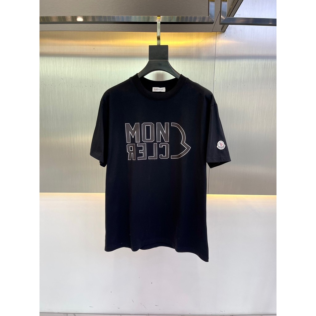 Moncler2026 Moncler คลาสสิกรอบคอแขนสั้นเสื้อยืดผู้ชายผู้หญิงสไตล์สบาย 100% ผ้าฝ้ายที่กําหนดเองสีทึบ 