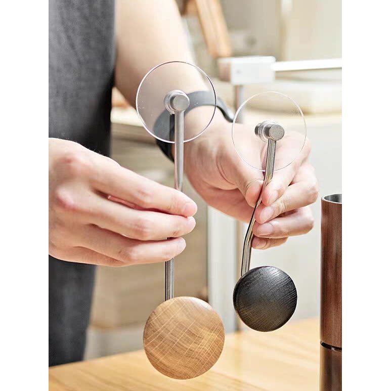 [คลังสินค้าพร้อม] Prank mischief mischief Hand-Cranked Extended Long Handle Universal German Command