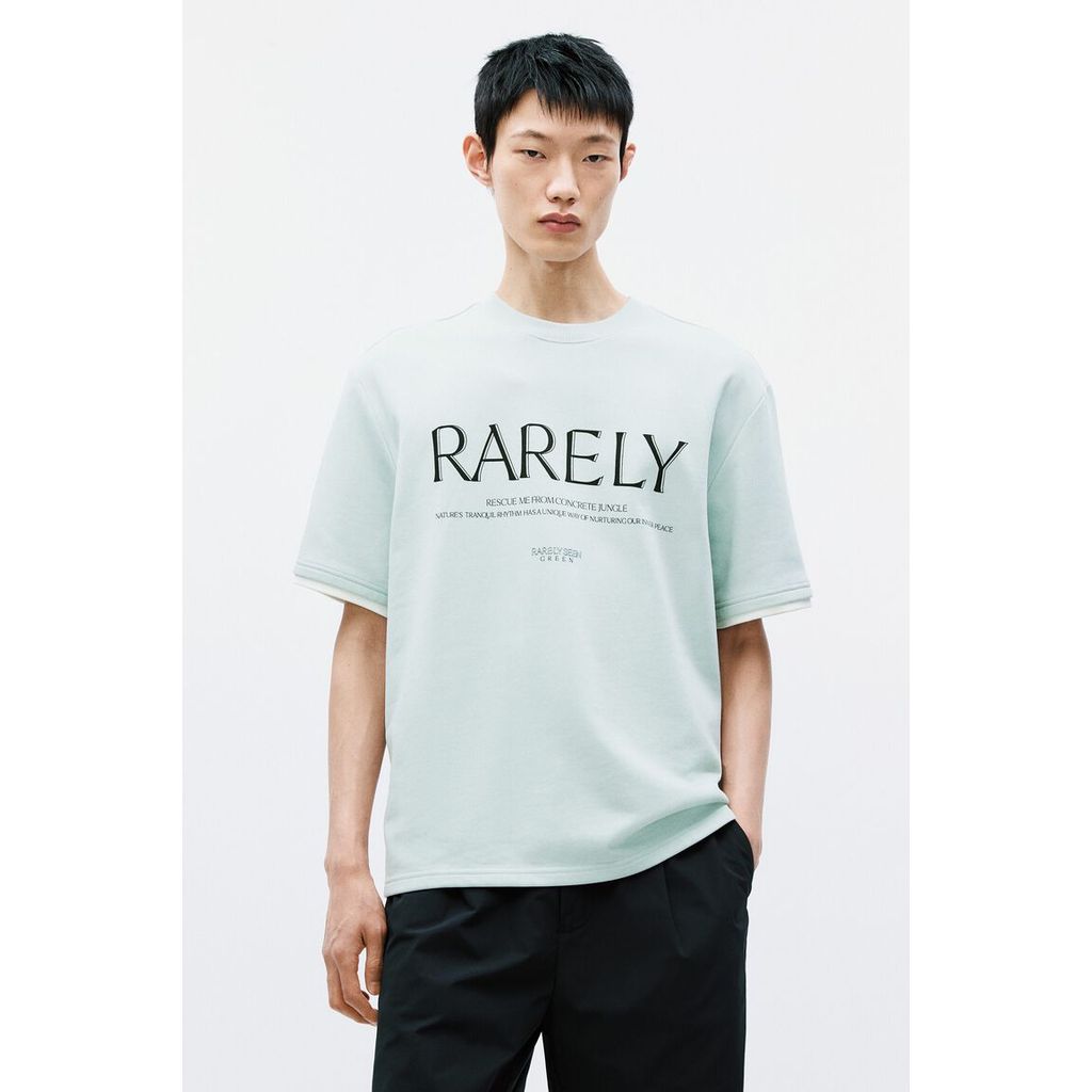 H&M(เอชแอนด์เอ็ม) เสื้อยืดทรงหลวม ผู้ชาย 1326515_1