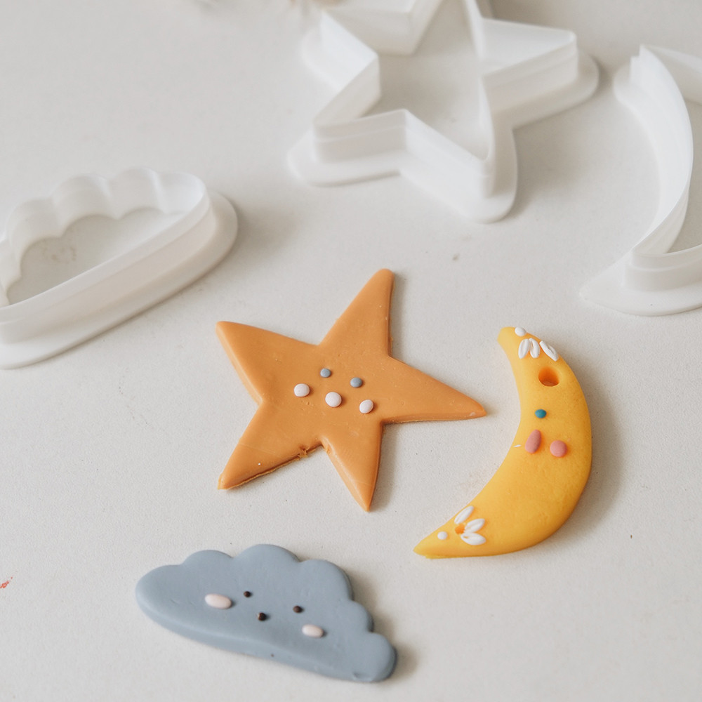 1PC Moon/Star/Cloud Shape เครื่องตัดคุกกี้/เครื่องตัดดินโพลิเมอร์น่ารักการ์ตูนต่างหูเครื่องปั้นดินเผานุ่มแม่พิมพ์ดิน DIY ประดับจี้ทํามือ