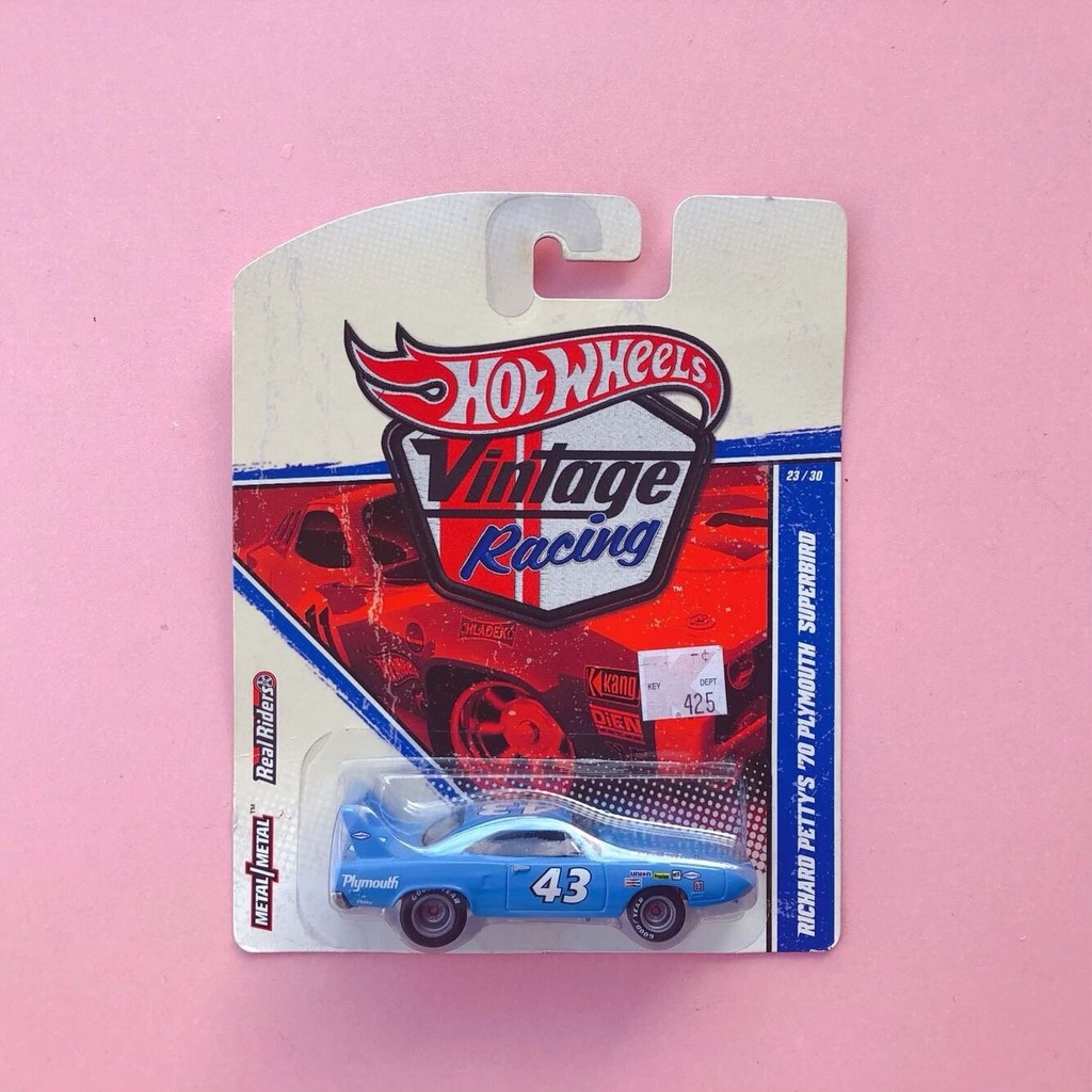 [คลังสินค้าพร้อม] Hot Wheels vintage racing Plymouth superbird Superbird Patty Petty Brand New Origi