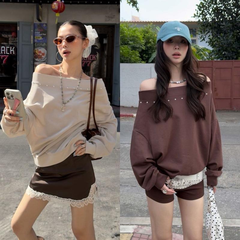 BY0450 *เสื้อ*ปาดไหล่แขนยาวแต่งหมุด ทรงโอเวอร์ไซส์ผ้าใส่สบายไม่ร้อน benly co
