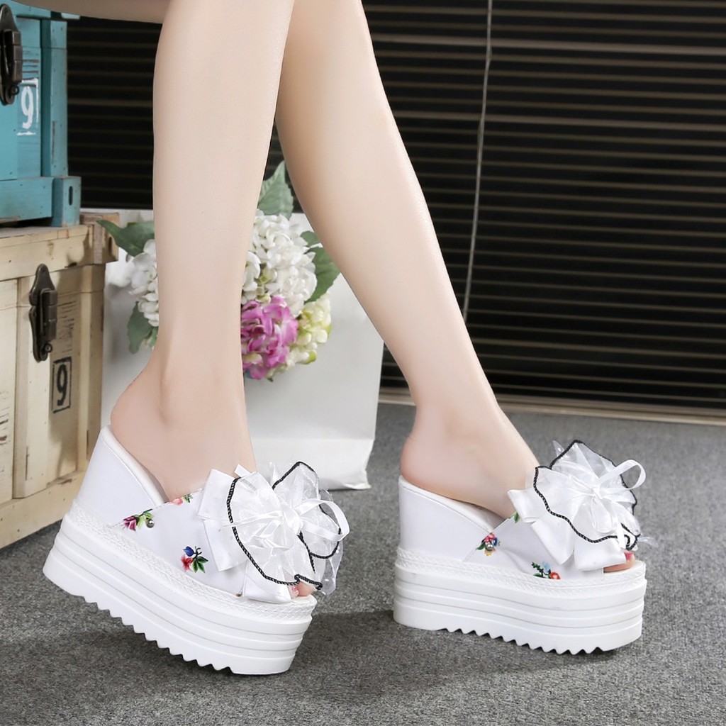 รองเท้าแตะ ดอกไม้หนา Flip-Flops ส้นลิ่ม สถาบันวิจัยความงามเท้า
