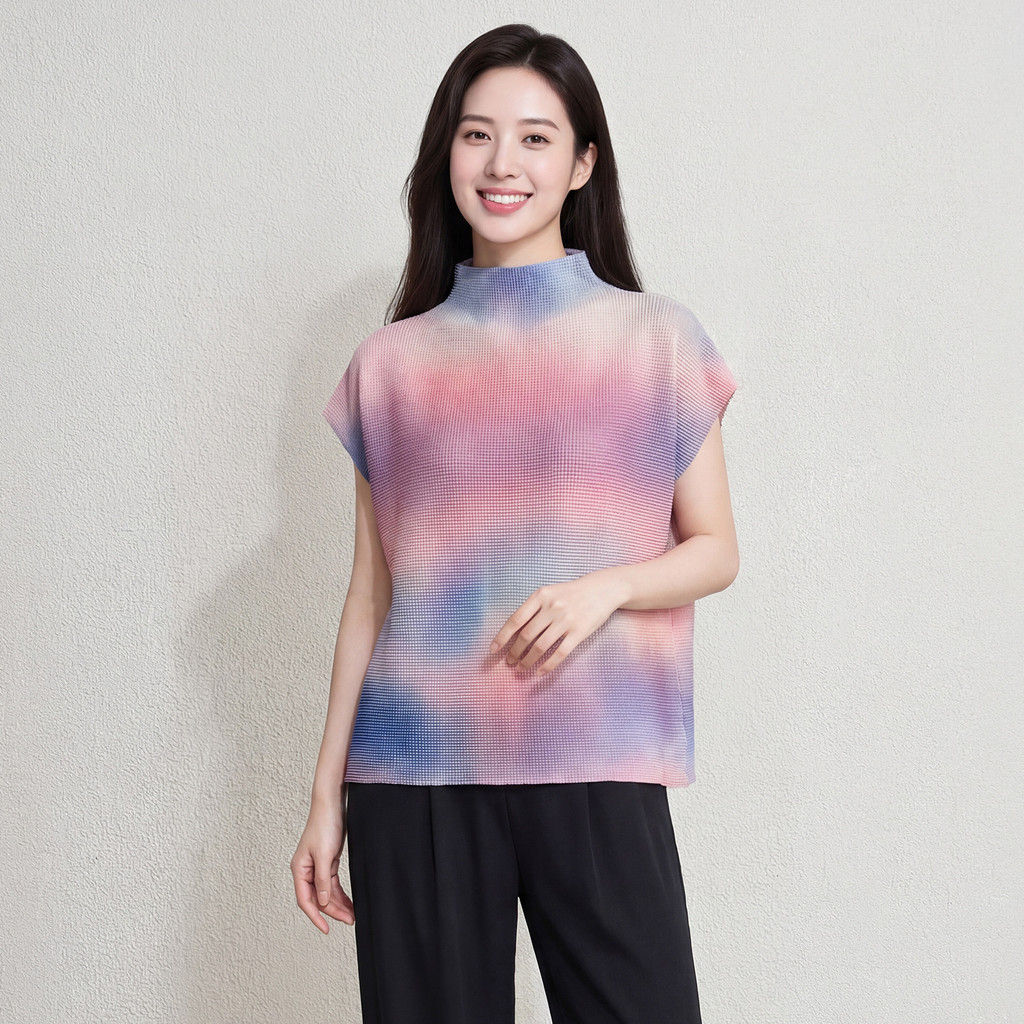 มิยาเกะ พิมพ์ไล่โทนสีแขนสั้นเสื้อยืดผู้หญิงฤดูร้อนครึ่งคอสูงพื้นผิวหลวมครอบคลุม โช