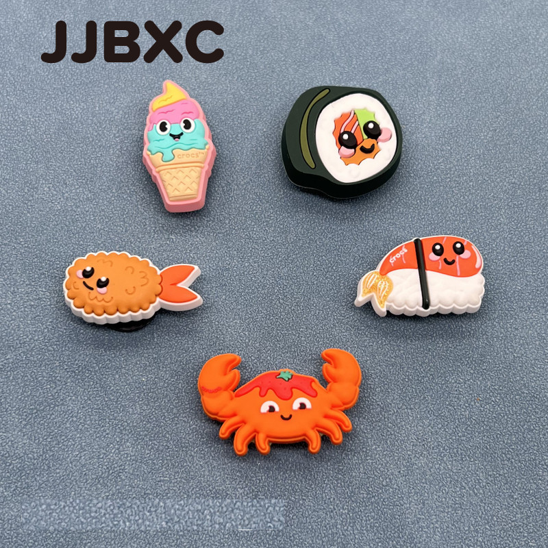 JJBXC ตัวติดรองเท้า charm ซูชิและปูการ์ตูนน่ารัก สไตล์อาหารญี่ปุ่น คุณภาพสูง 3D สีสันสดใส ทนทาน ติดแน่น DIY ใช้ได้กับรองเท้าลำลอง อุปกรณ์ตกแต่งรองเท้า