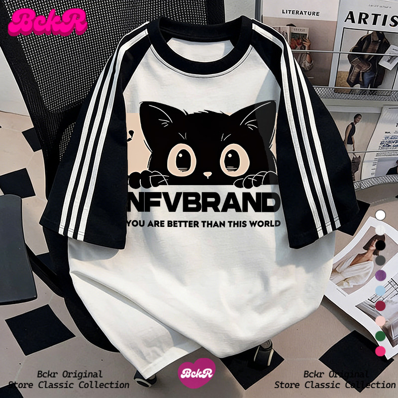 【จัดส่งตลอด 24 ชั่วโมง】🔥BCKRสไตล์นักเรียนลายแมวแฟชั่นoversizeคอกลมเสื้อ🐈‍⬛เสื้อผญเสื่อยืด YG438