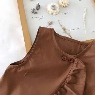 พร้อมส่ง💕 ชุดสูทเด็กผู้หญิง เสื้อแขนกุดสีน้ำตาล➕กางเกงขากว้างลายจุดสีน้ำตาลนม➕หมวกเข้าชุด
