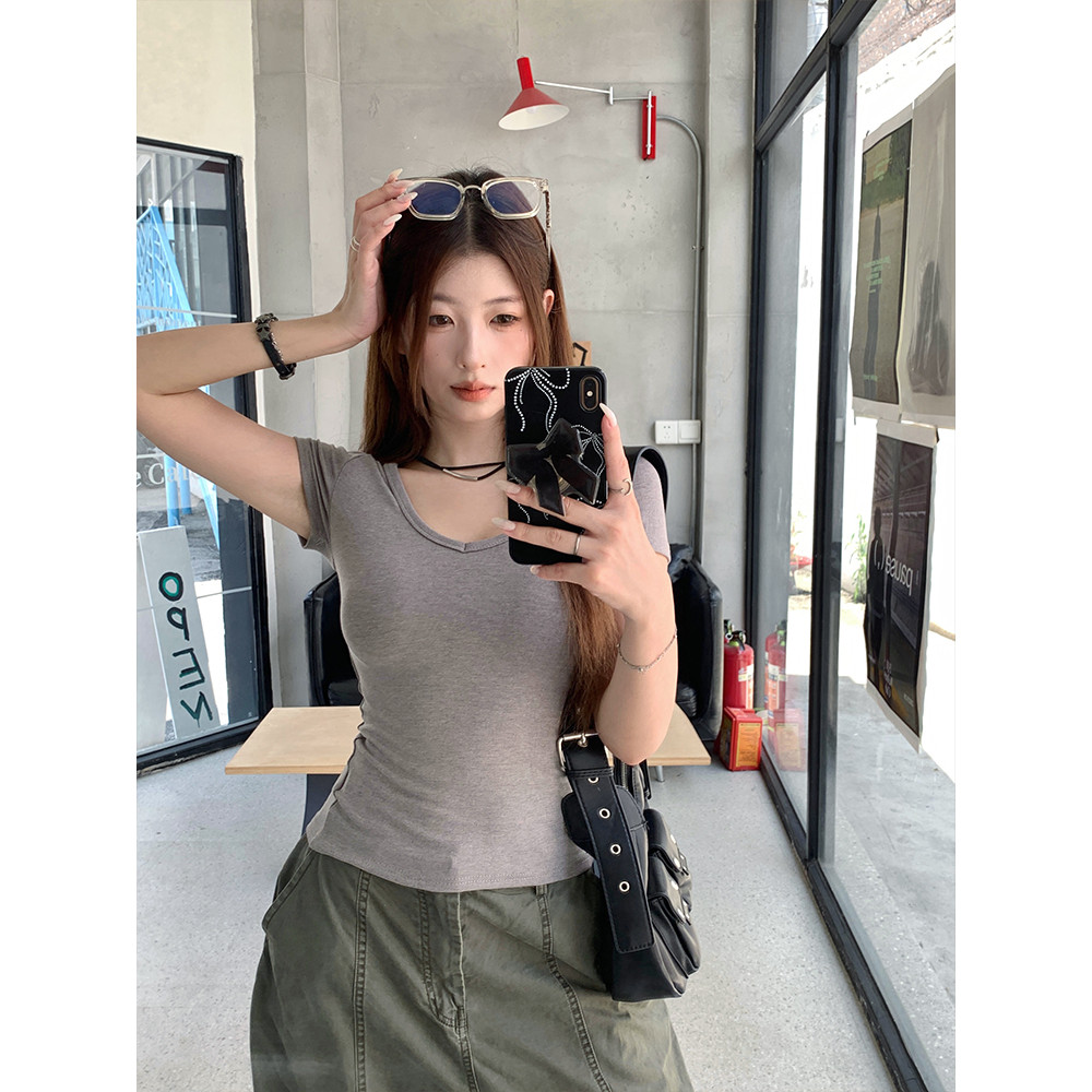 <Moses Queen> เสื้อยืดแขนสั้นคอวีสีเขียวมิ้นต์สำหรับผู้หญิง ทรงเข้ารูปสำหรับฤดูร้อน
