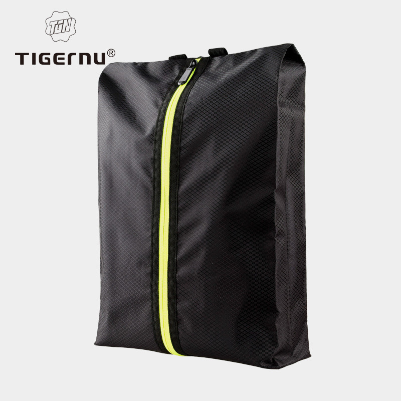 TIGERNU ไทเกอร์นู กระเป๋ากันน้ําสำหรับใส่รองเท้า น้ำหนักเบา สีดำ เหมาะสำหรับการเดินทางและทำกิจกรรมกลางแจ้ง