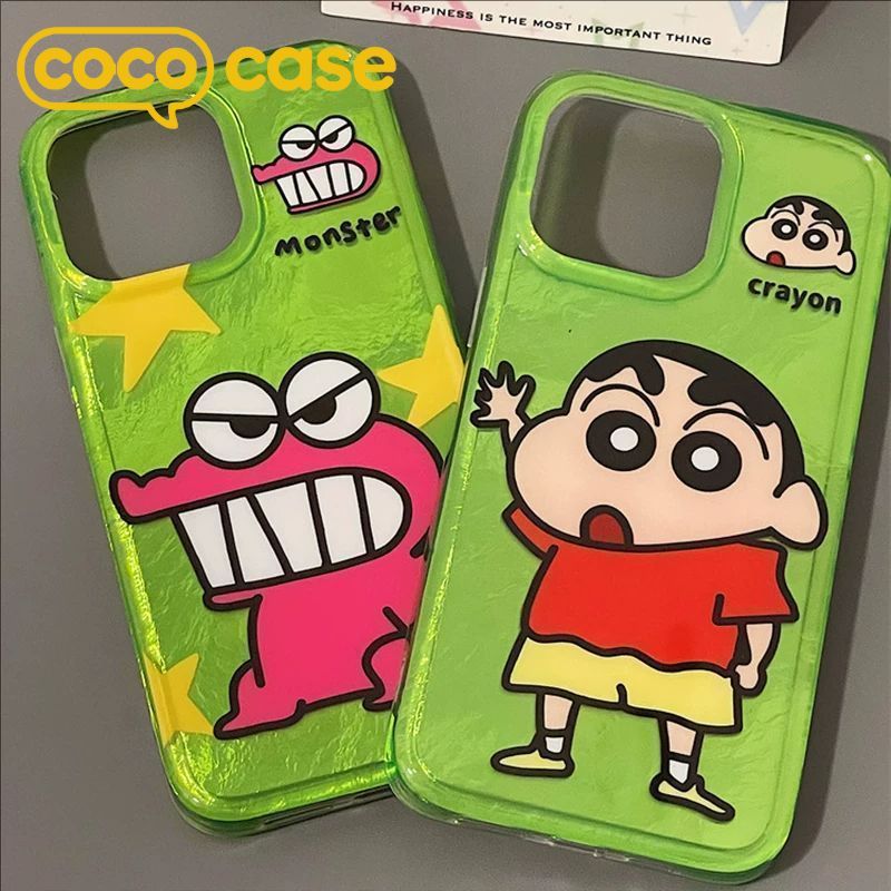 เคสไอโฟน เคส iPhone 17/17 Pro/17 Pro Max 16 15 14 13 12 11 กรอบเลนส์ใหญ่ ลายผ้าใยปีก – ชินจังกับไดโนเสาร์ สุดน่ารัก