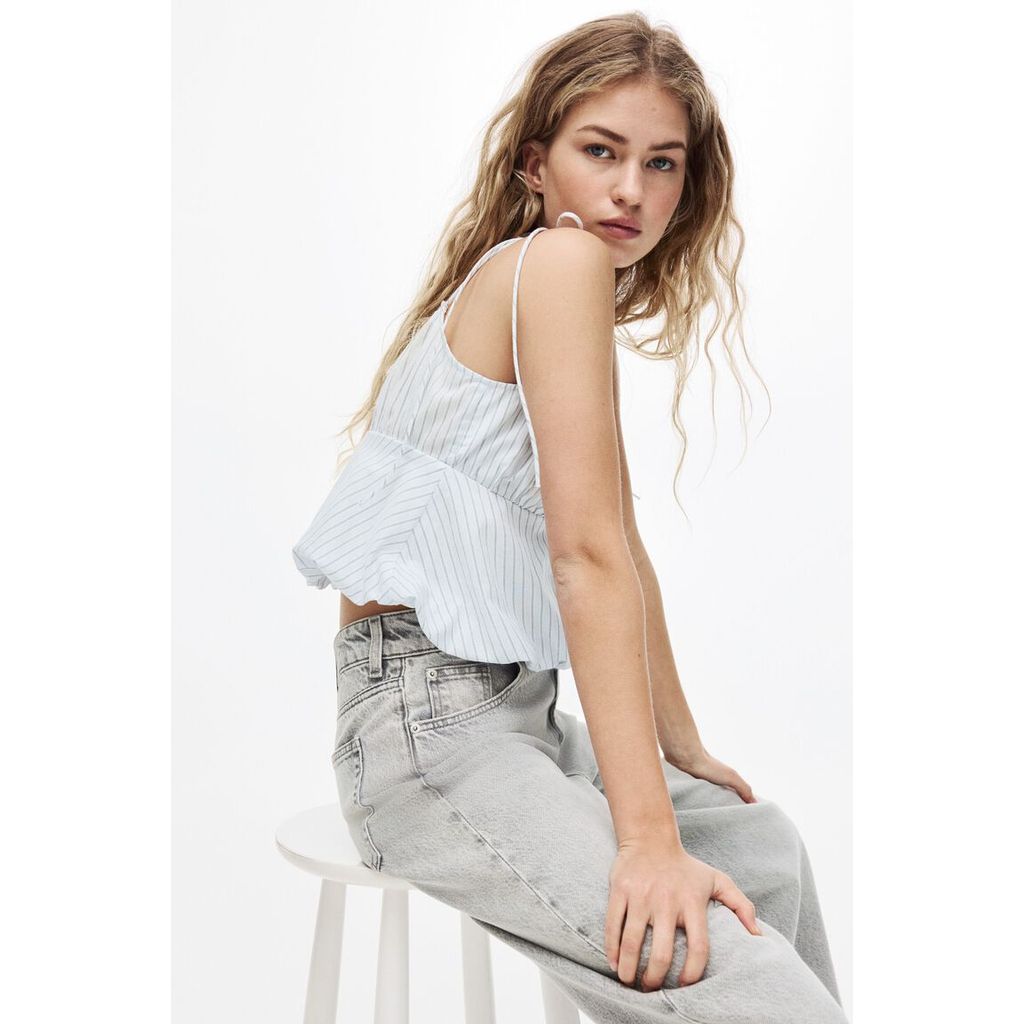 H&M(เอชแอนด์เอ็ม) เสื้อสายเดี่ยวชายระบายทรงบับเบิล Women Bubble-hem strappy top 1327230_1