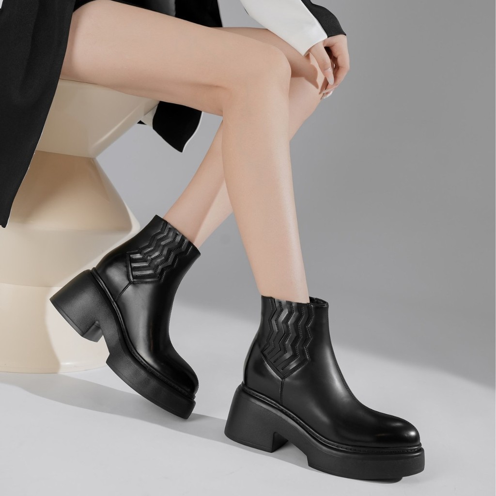 เชลซี Retro สำหรับผู้หญิง สไตล์เงินเก่ารองเท้าสั้น แบบ.Pointed Toe แฟชั่นใหม่ในปี 2026 อินเทรนด์และไ